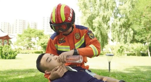 申宝证券 高温来袭 当心热射病 医生与消防员提醒：这些知识一定要掌握