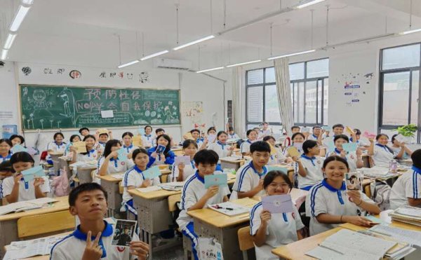 方道配资 上海财经大学研究生支团：做学生长远发展的“引路人”